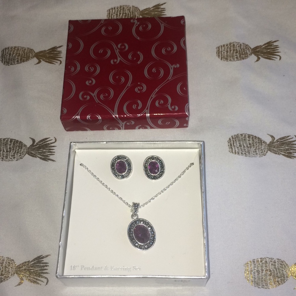 Necklace and earrings set NWT